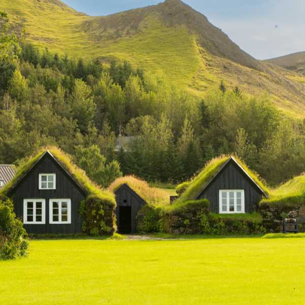 Saksun with turf houses